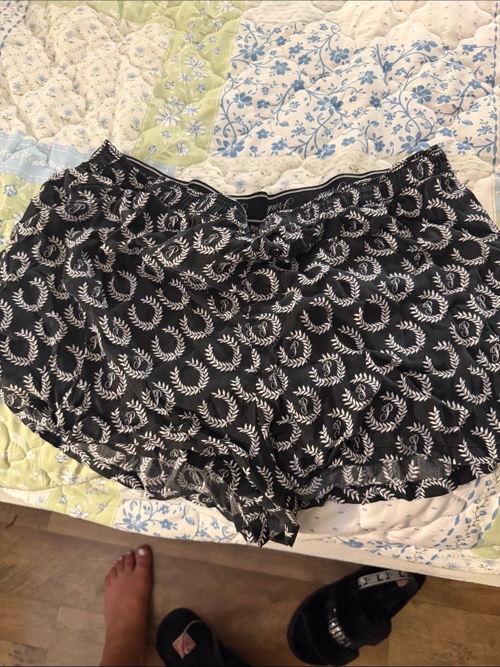 Victoria’s Secret lounge shorts size l